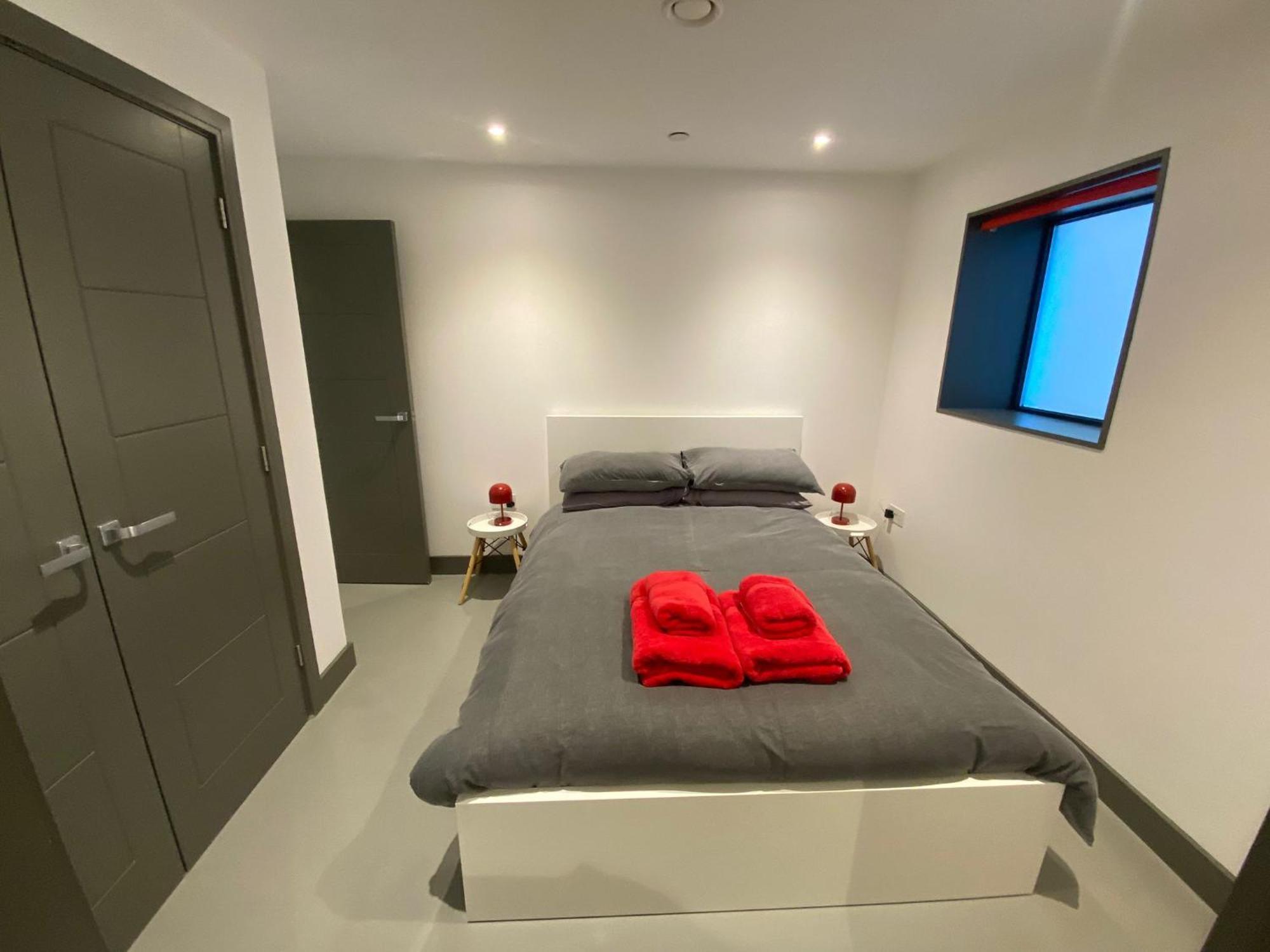 1 The View - Seafront, Parking, Lift, Ev Apartment *